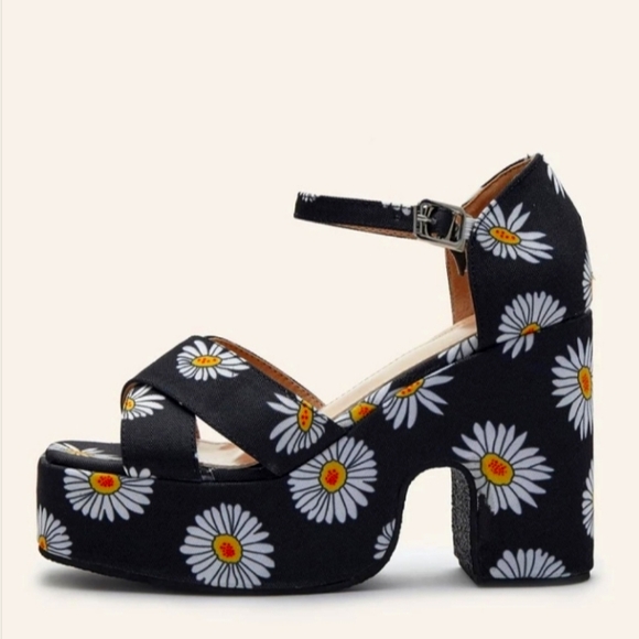 Chunky daisy sandal - Picture 1 of 5